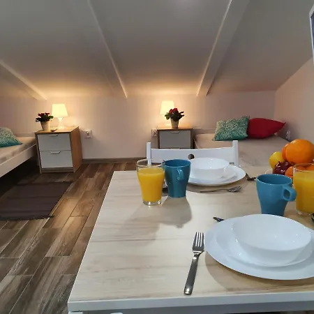 Na Poddaszu Czwarte Pietro 民宿 *