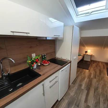 Na Poddaszu Czwarte Pietro * 乌斯特卡